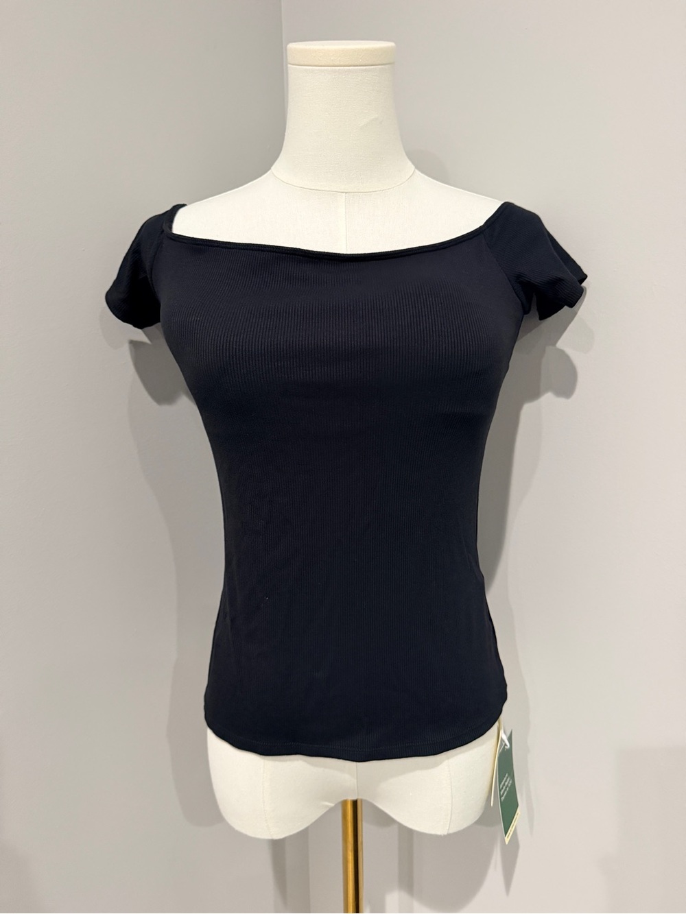 HALARA Black Off-Shoulder Ribbed Crop Top